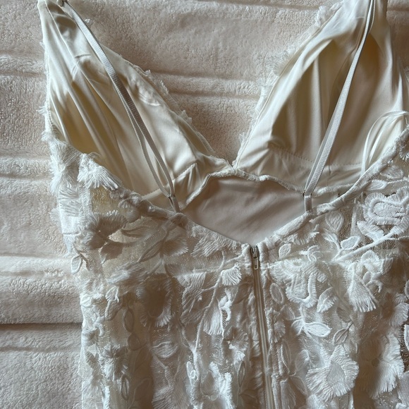 NWT White Lace Gown/Dress - Picture 5 of 6